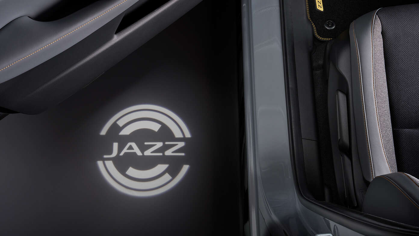Primo piano dell'organizer per bagagliaio ripiegabile per Honda Jazz Hybrid.