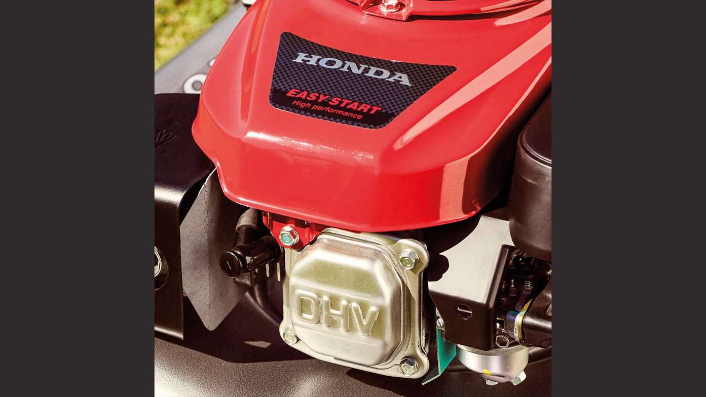 Primo piano dell'avviamento semplice sul rasaerba di Honda HRD