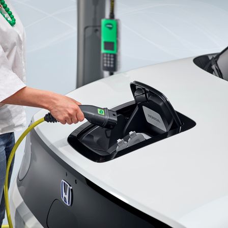 Primo piano del sistema di alimentazione elettrica del concept Honda Urban EV.