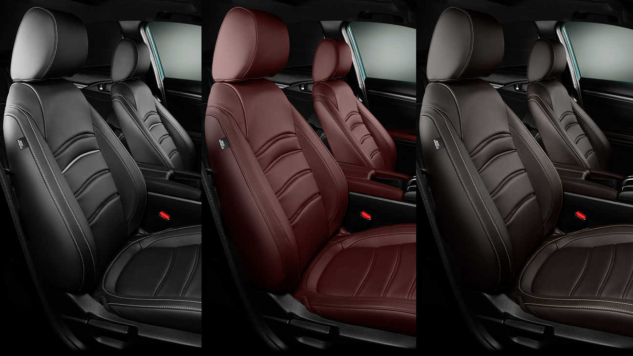 Primo piano degli interni in pelle della Honda Civic 5 porte nei colori Bordeaux Red, Midnight Black e Dark Brown.