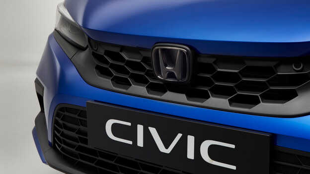 Honda Civic e:HEV con pacchetto Ilmenite Titanio