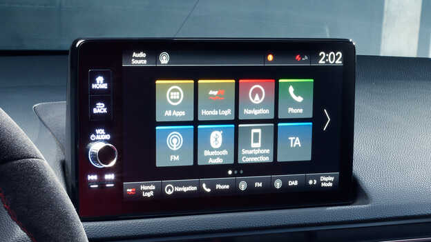 Primo piano del display touchscreen da 9" della Honda Civic Type R.