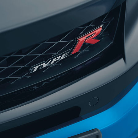 Primo piano dello spoiler aerodinamico ribassato della Civic Type R.
