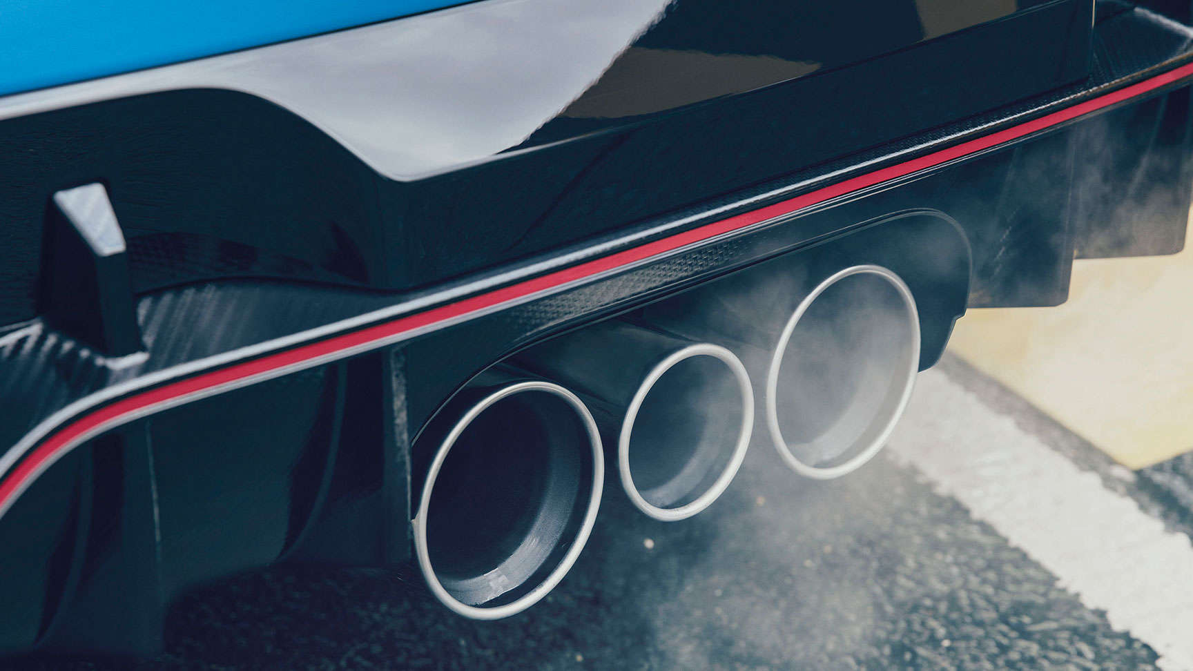 Dettaglio del tubo di scarico della Civic Type R