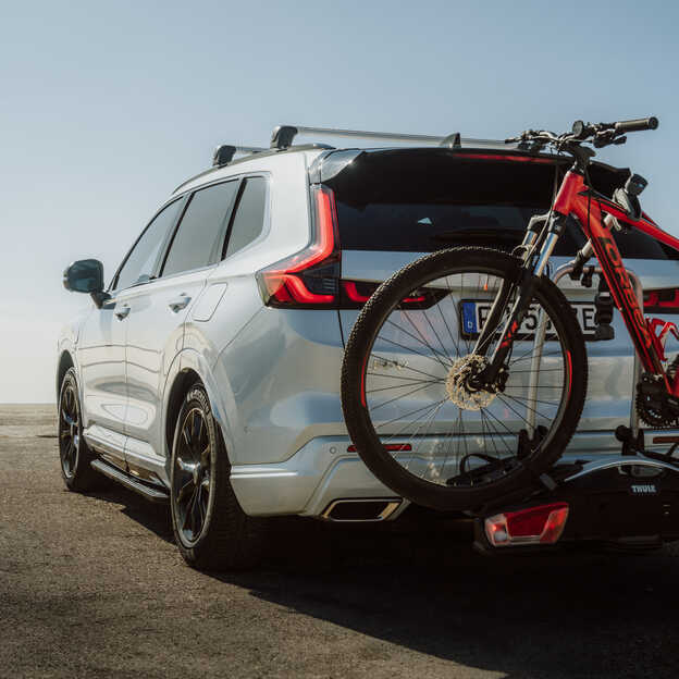 Vista frontale del SUV Honda Hybrid