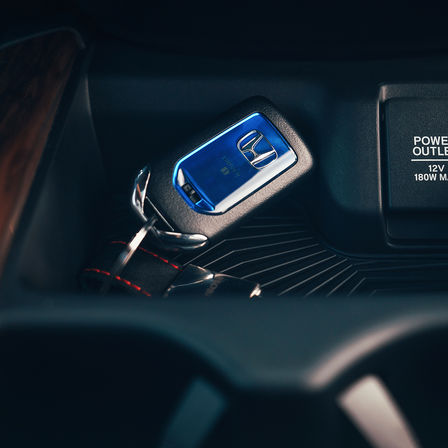 Primo piano della chiave dell'Honda CR-V Hybrid.