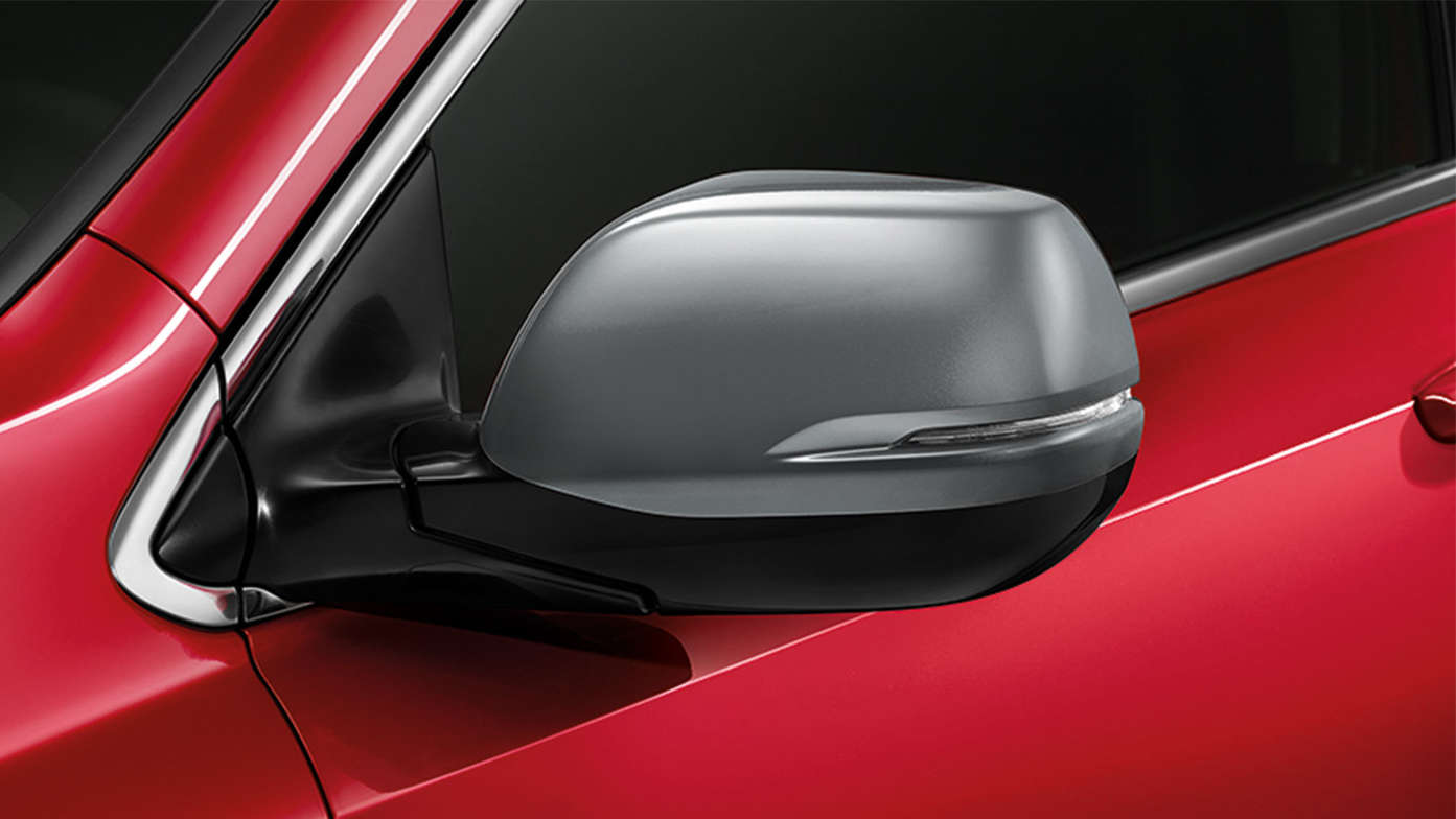 Primo piano delle calotte degli specchietti di Honda CR-V Hybrid.