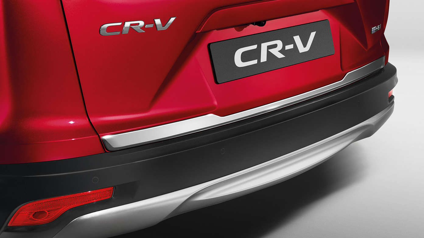 Primo piano della decorazione del portellone di Honda CR-V Hybrid.
