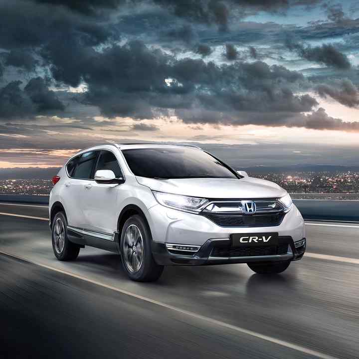 Vista frontale a tre quarti di Honda CR-V