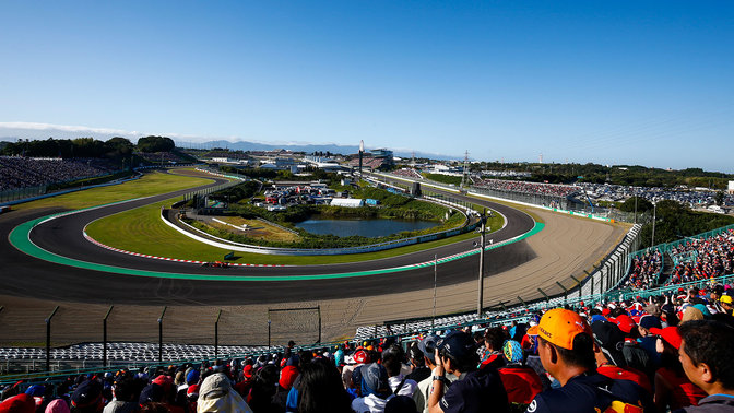 vista dalla folla sulla famosa pista di Suzuka