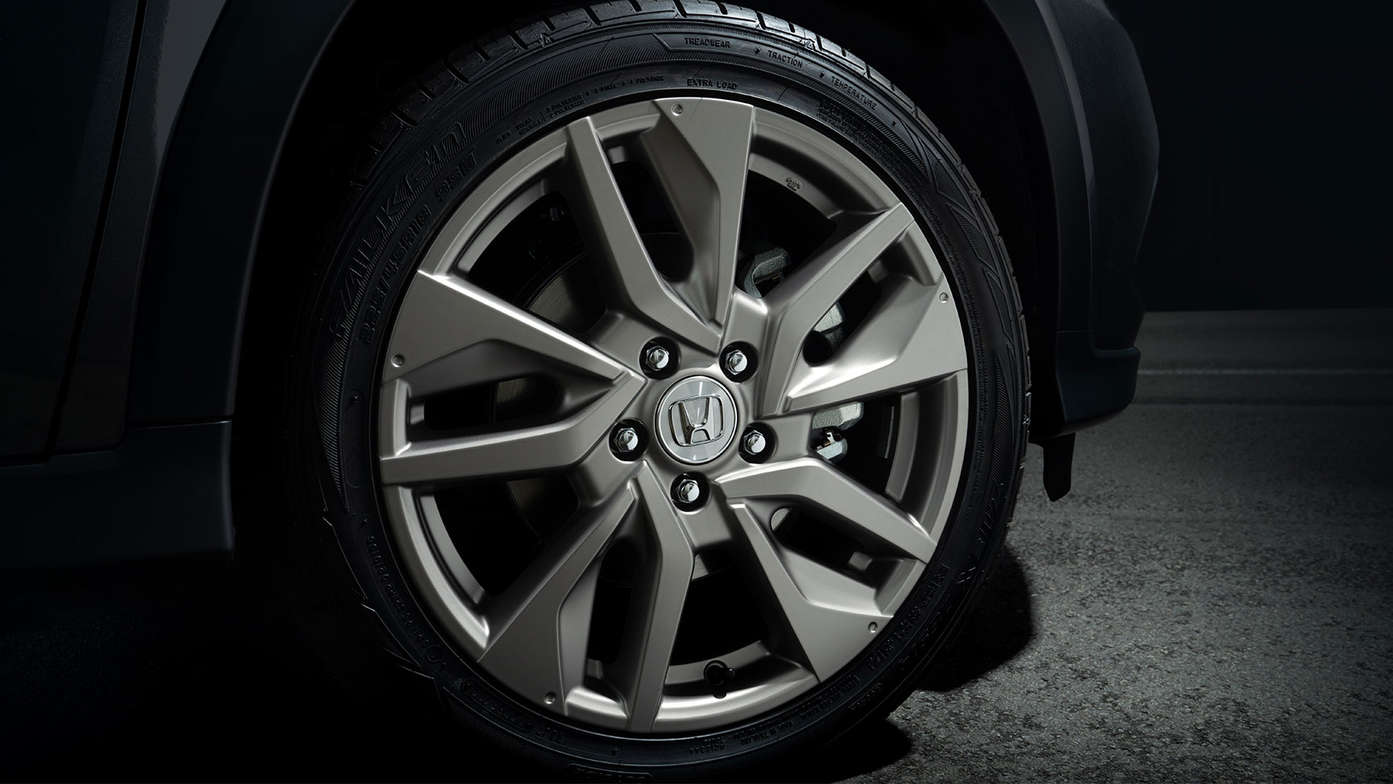 Closer up of Honda HR-V Legend 18