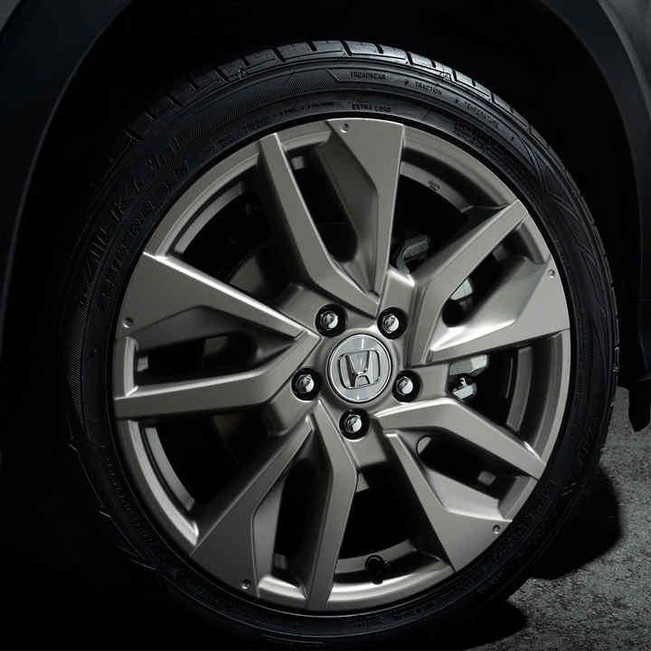 Close up of Honda HR-V Legend alloy wheel.