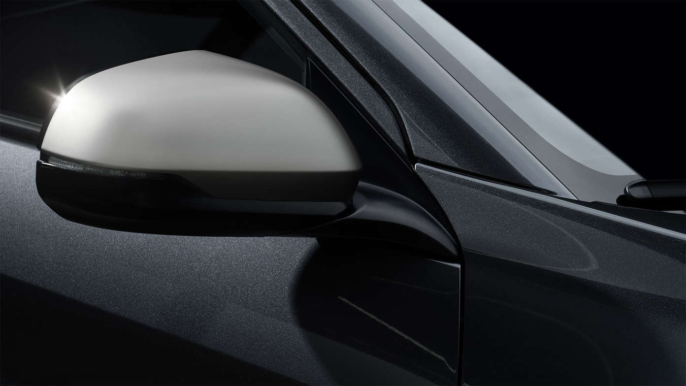 Close up of Honda HR-V Legend finished in titanium color.