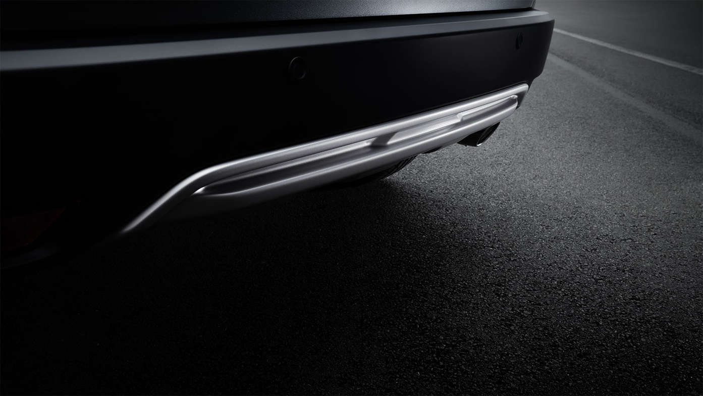 Close up of Honda HR-V Legend rear lower decoration finished in titanium color.
