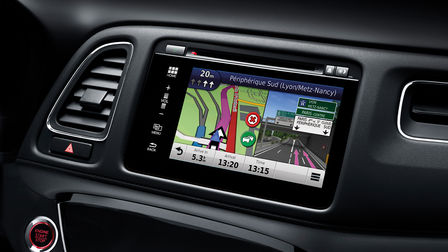 Primo piano del sistema di infotainment di Honda HR-V.