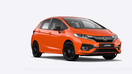 Vista anteriore di tre quarti della Honda Jazz.
