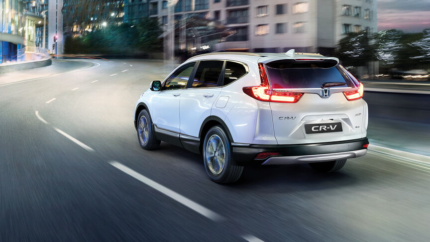 Vista frontale di Honda HR-V guidato su una strada di campagna