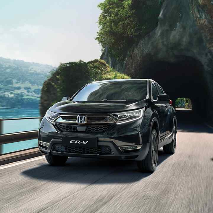 Honda CR-V Sportline con sfondo vista mare