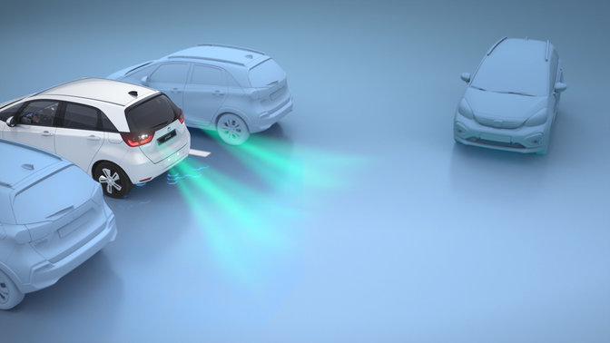 Visualizzazione di avvisi di pericolo quando un'auto Honda sta effettuando la retromarcia