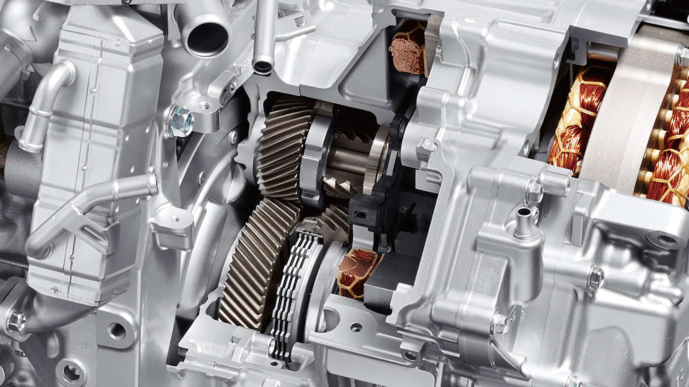 Primo piano della frizione collegata al motore Honda Hybrid.