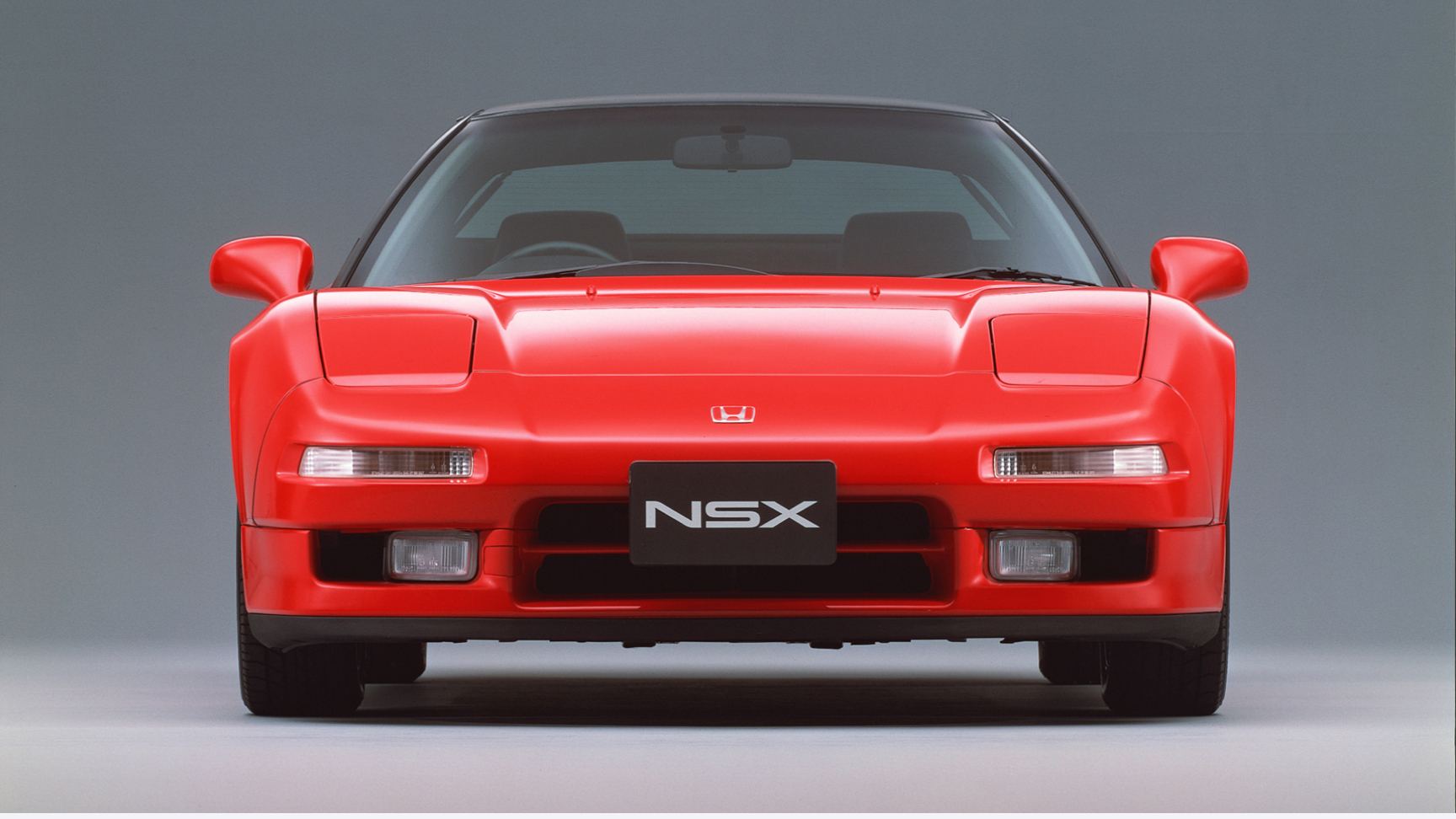 Vista anteriore della Honda NSX, foto in studio.