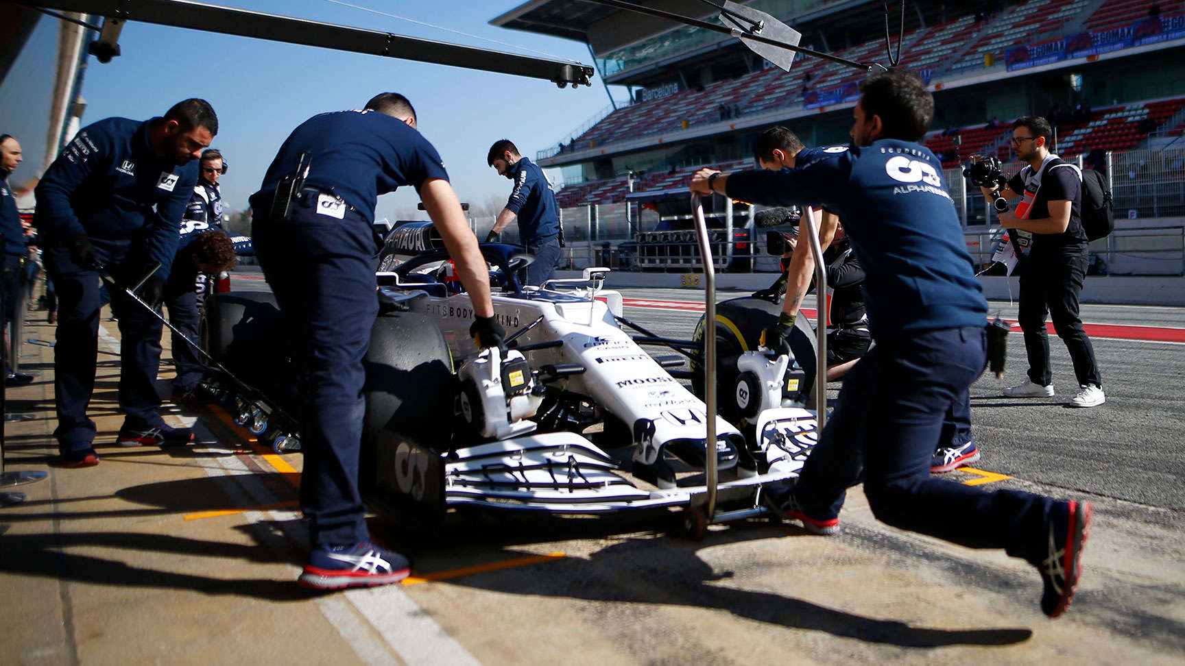 Vettura da corsa con il team Scuderia Toro Rosso.