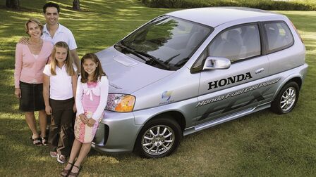 La prima famiglia ad acquistare una Honda FCX.