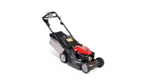 Rasaerba Honda, inquadratura anteriore di tre quarti, rivolto a destra.