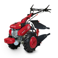 Inquadratura anteriore di tre quarti, motozappa versatile rivolta a sinistra.