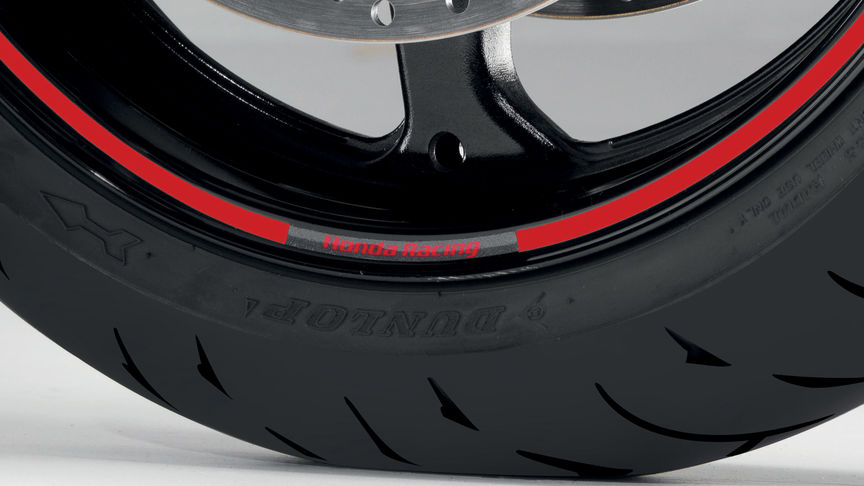 MSX125, primo piano della ruota della motocicletta con adesivo Honda.