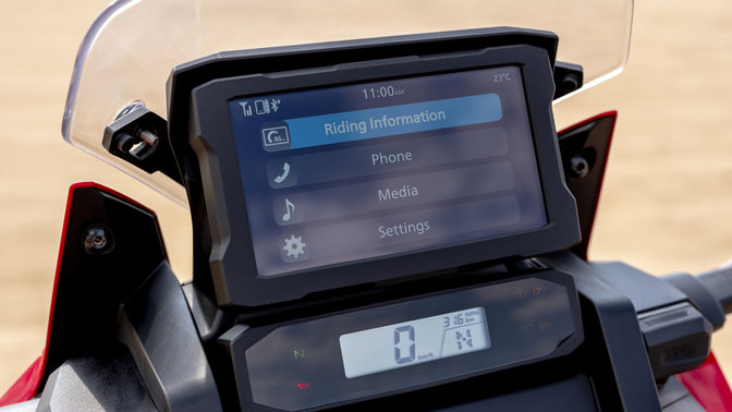 Honda Africa Twin, zoom sul display TFT con Bluetooth