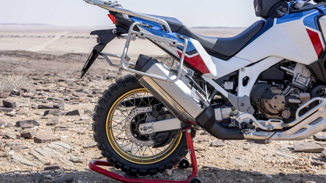 Honda Africa Twin Adventure Sports, dettaglio della ruota posteriore