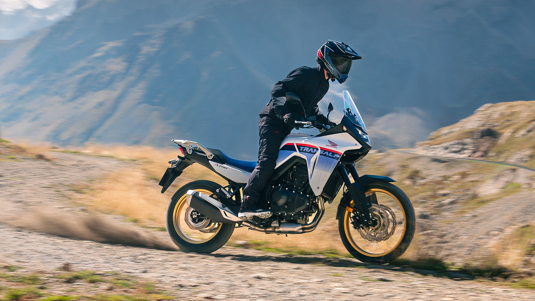 Immagine laterale di XL750 Transalp con pilota