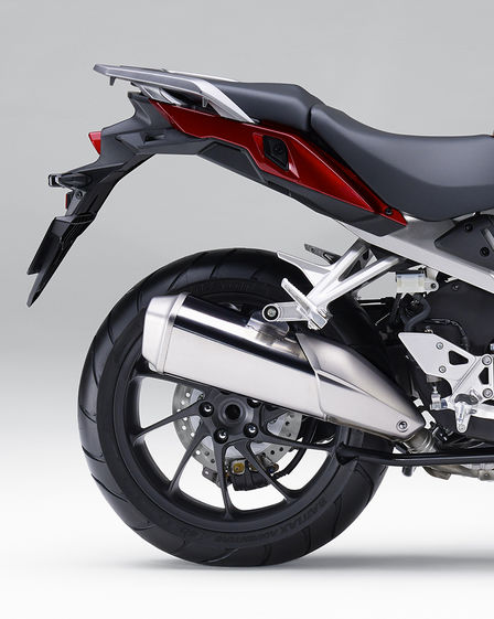 VFR800X, dettaglio della ruota posteriore