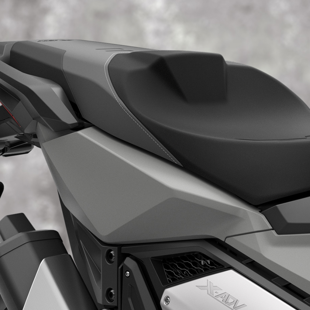 Primo piano del sedile della motocicletta Honda X-ADV.