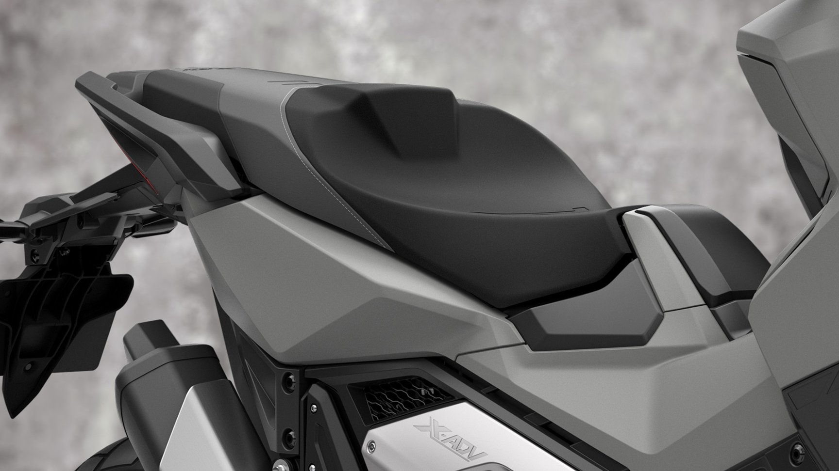 Primo piano del sedile della motocicletta Honda X-ADV.