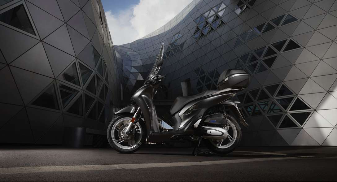 Honda SH150i, lato sinistro, parcheggiato