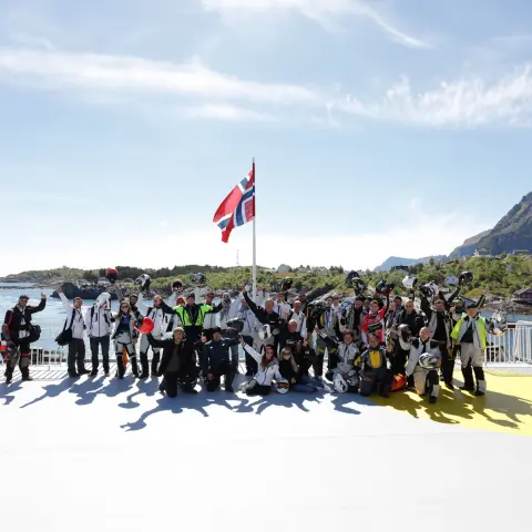 Gruppo di motociclisti in Islanda. 