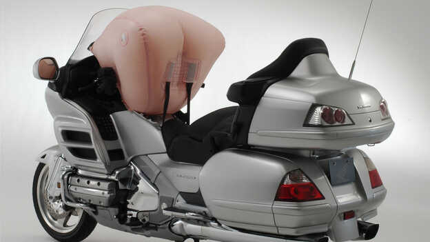 2006 - Primo sistema di airbag per motociclette al mondo
