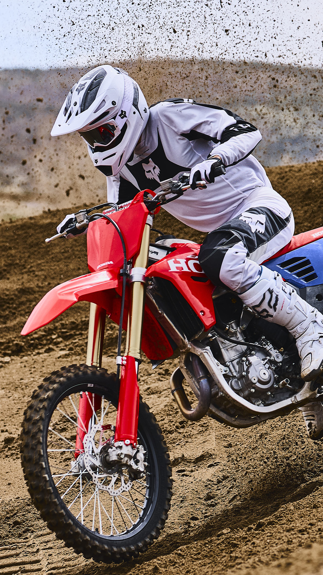  CRF450R in pista con il pilota MX