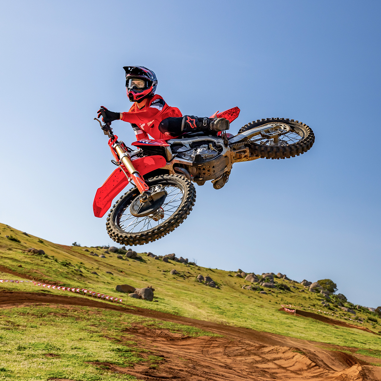 CRF450R in pista con un pilota di motocross