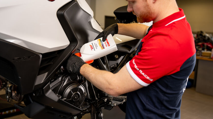 Honda NC750X su strada forestale 