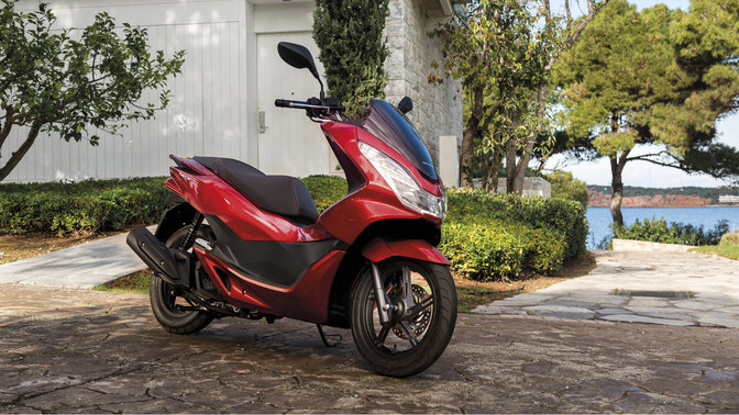 Honda-Scooter-PCX125-Posizione-Pearl Siena Red-Statica