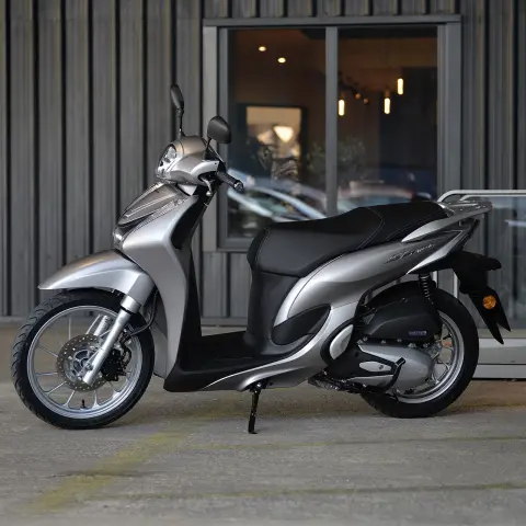 Vista statica laterale di SH Mode 125