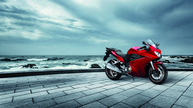Honda VFR800F.