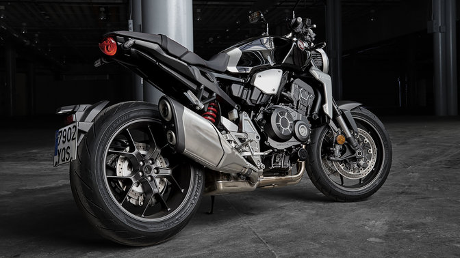 Honda CB1000R Black Edition, in sella alla naked stilosa e 