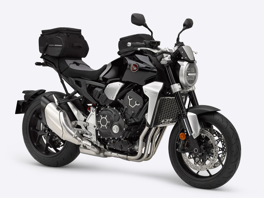 Vista frontale di tre quarti della Honda CB1000R con accessori.