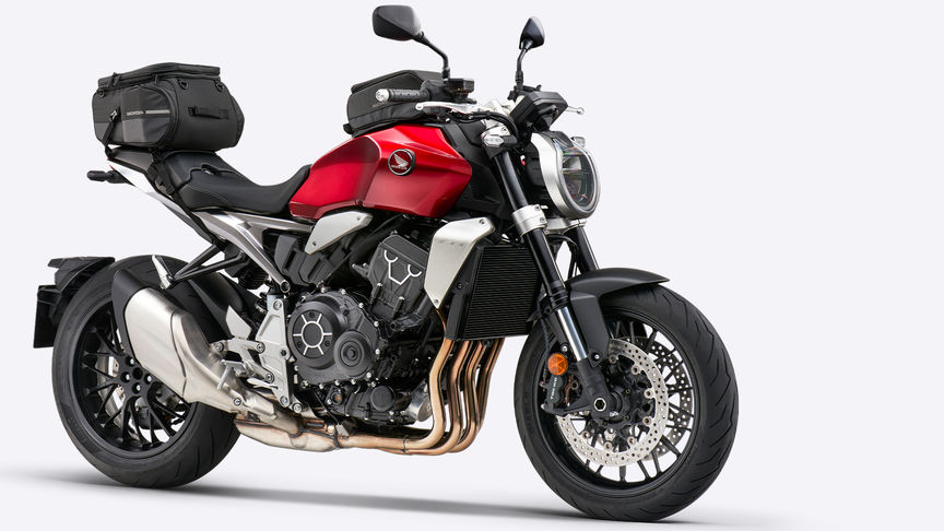 Vista frontale di tre quarti della Honda CB1000R con accessori.