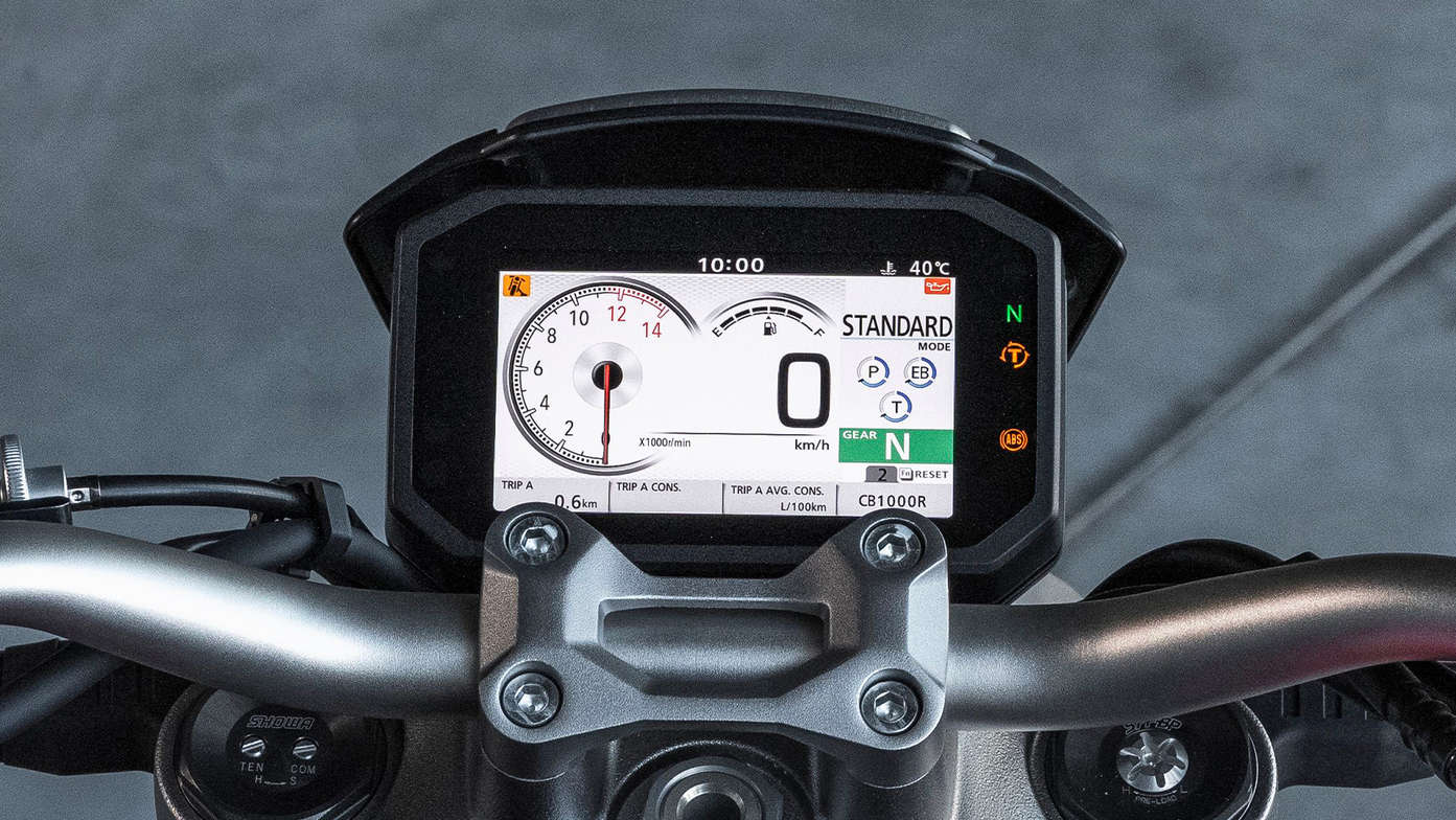 Honda CB1000R, schermo TFT da 5 pollici con Honda Smartphone Voice Control System
