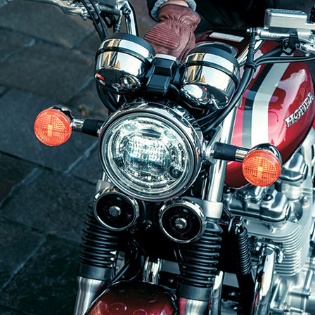 Vista dettagliata delle luci Honda CB1100EX.